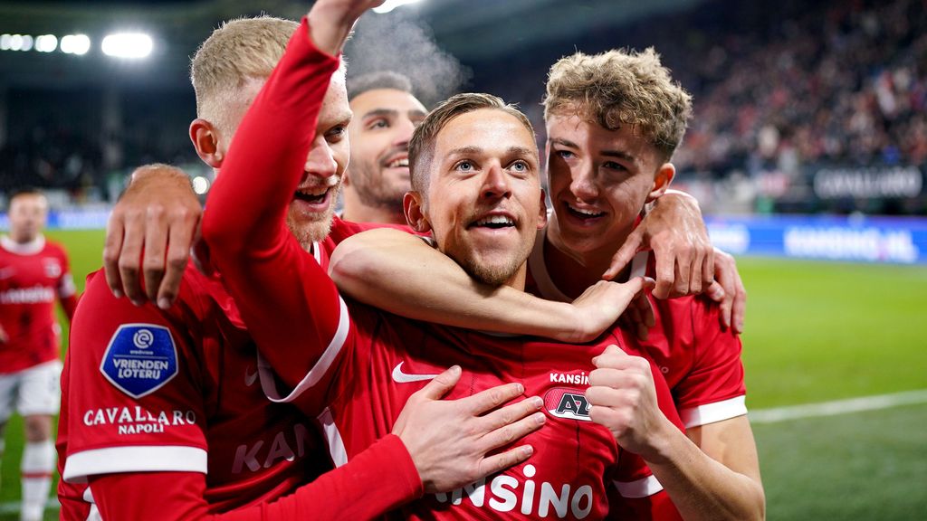 Karlsson conjures AZ to spot two, pressure on Feyenoord and Ajax increases