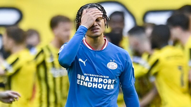 PSV gives away lead at Vitesse and fails to get next to Ajax