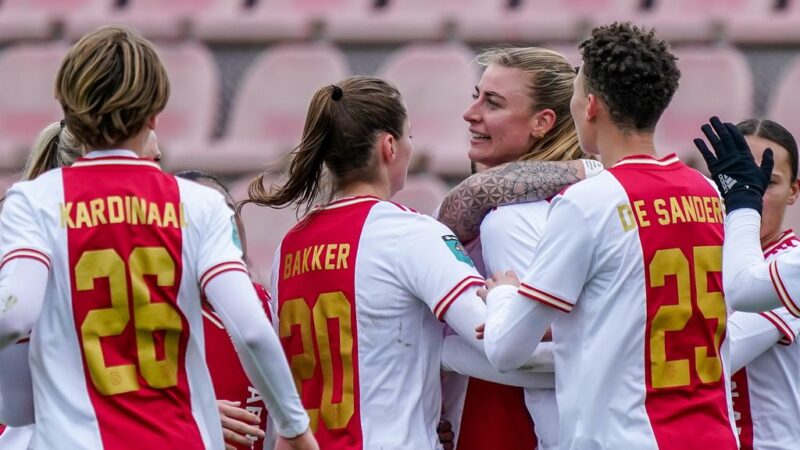 Ajax women keep pressure on FC Twente after win over VV Alkmaar