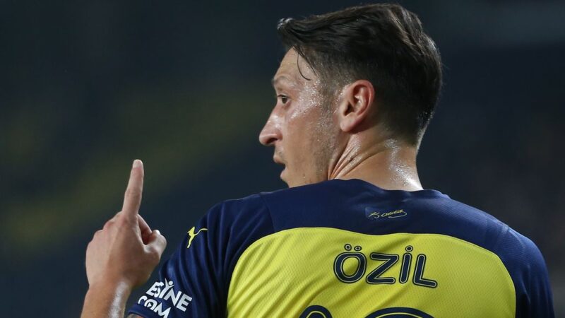 Özil, world champion in 2014, stops playing soccer immediately due to injuries