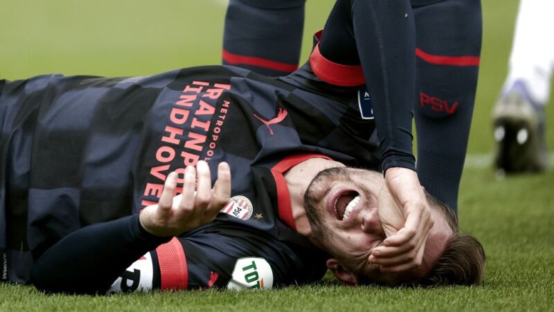 PSV battles to win in Waalwijk, but sees De Jong out injured