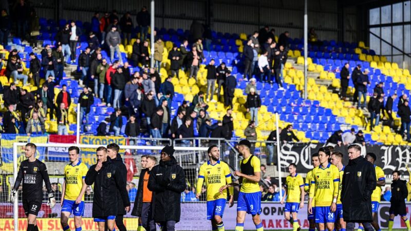 Police refuse to transport fans Cambuur and Groningen, empty box at PSV-Cambuur