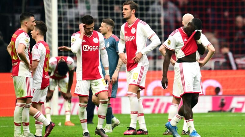 Six points behind Ajax ‘quite a lot’, but Heitinga won’t give up