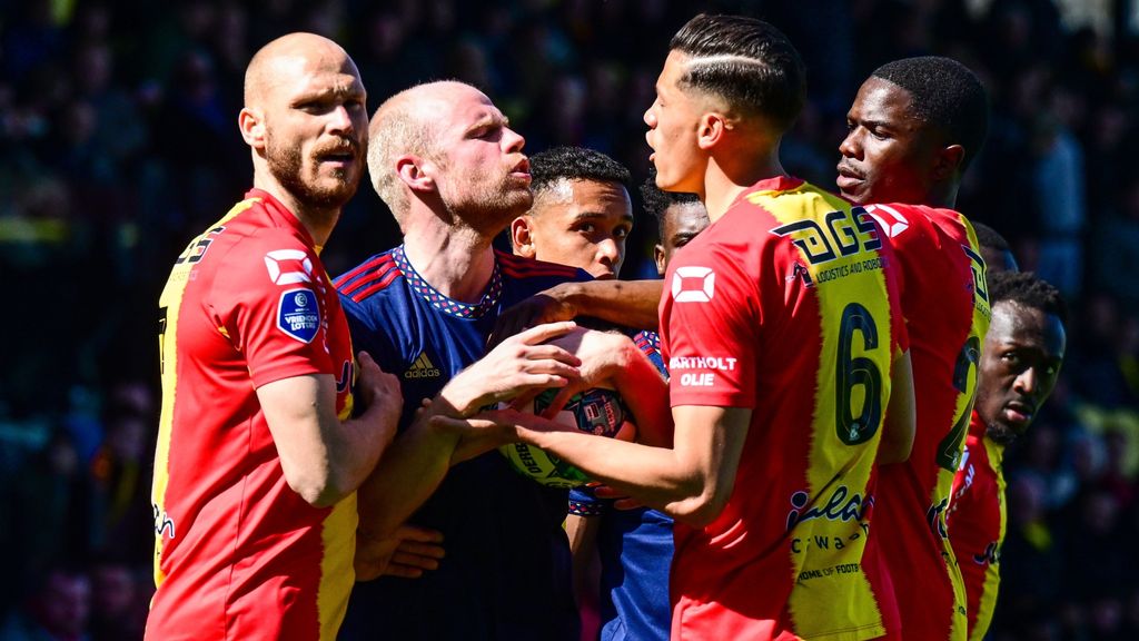 Ajax gets another big tick in title race after point in Deventer