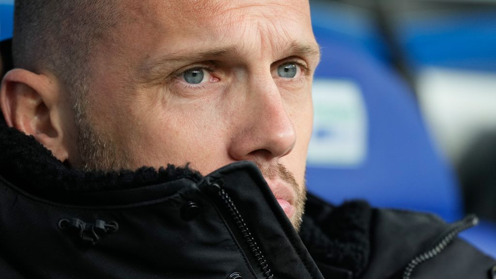Lost season looms for Ajax, where glory is close for Feyenoord