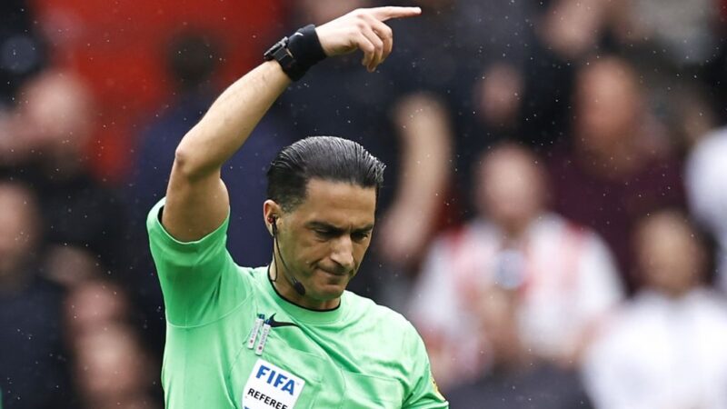 PSV-Ajax temporarily halted after throwing plastic cup, three arrests