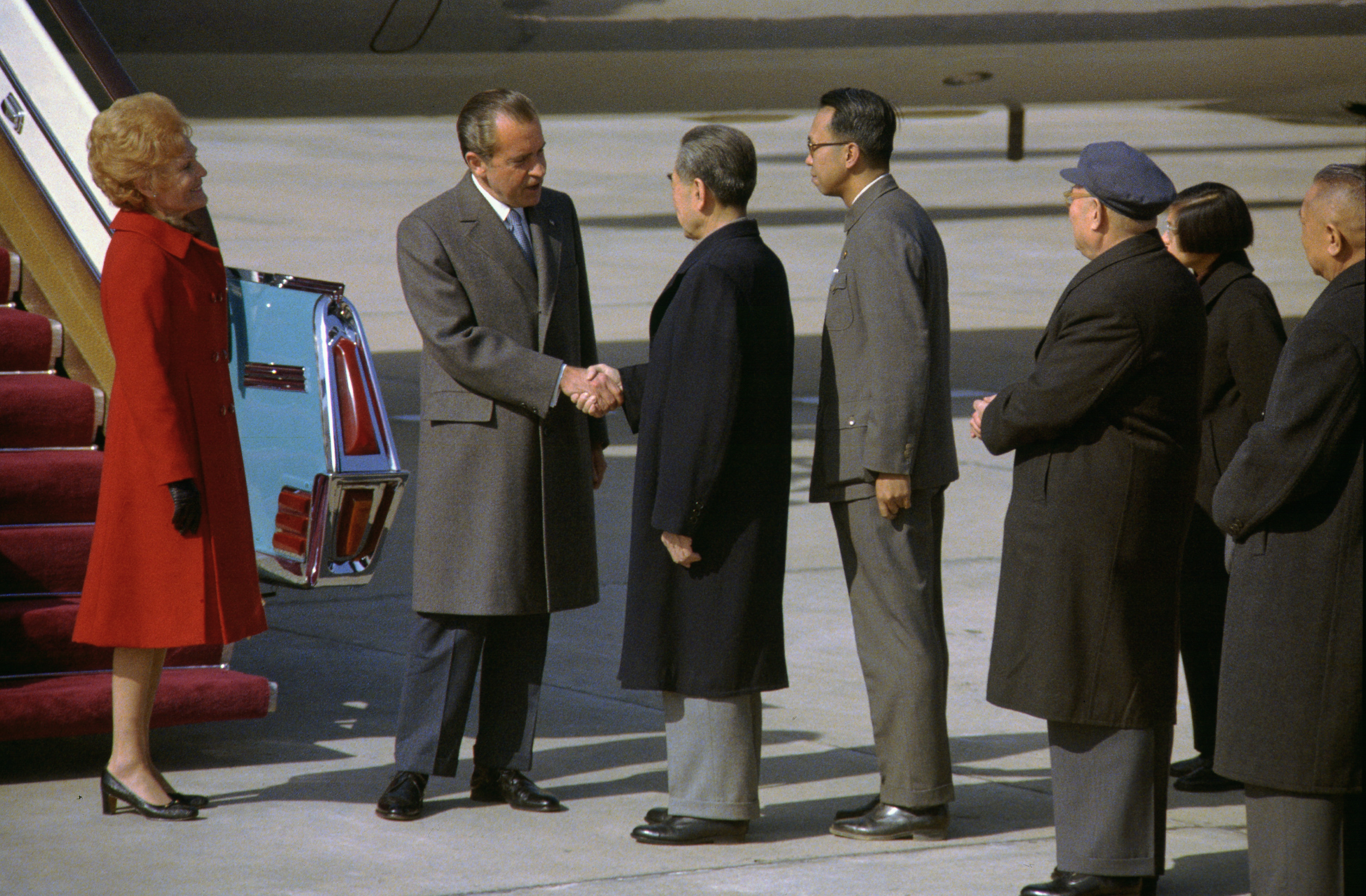 Nixon and his wife on their arrival in Beijing, greeted by Premier,Zhou Enlai.