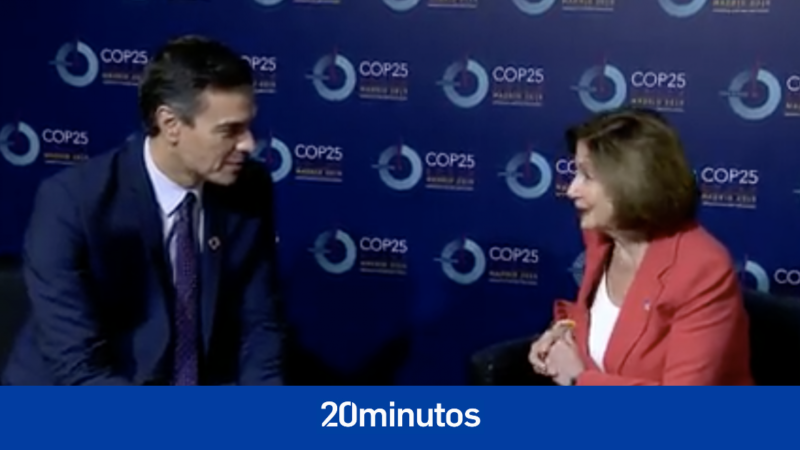 Sanchez presents award to Nancy Pelosi and praises her defense of democracy