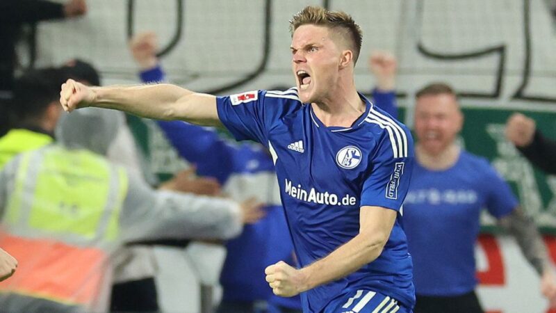 Schalke out of relegation zone after penalty kick in 12th minute injury time