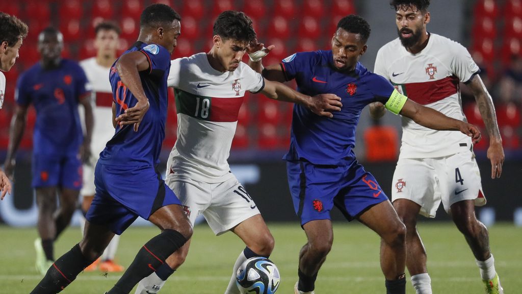 Young Orange have reaching quarter-finals at European Championship in their own hands after second draw